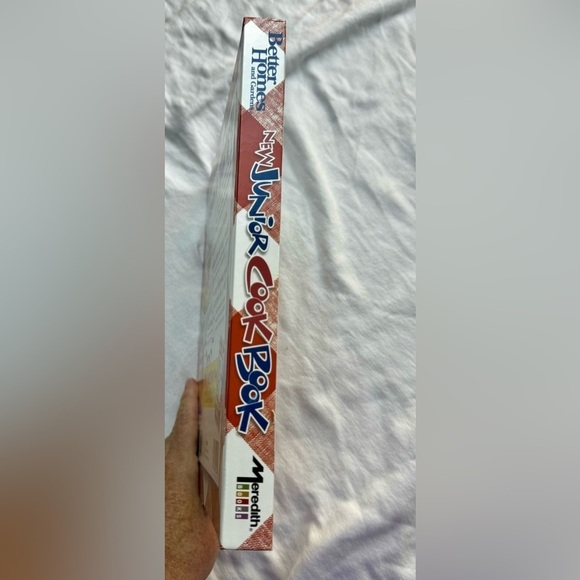 Better Homes and Gardens Mew Junior Cookbook - Picture 3 of 8